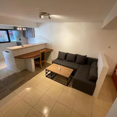 Victoria Apartment *