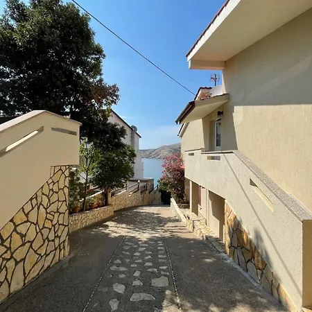 Victoria Stara Baška