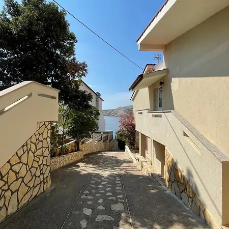 Victoria Stara Baška